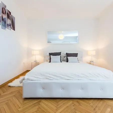 Urban Apartamento *