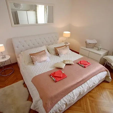Urban Apartamento *